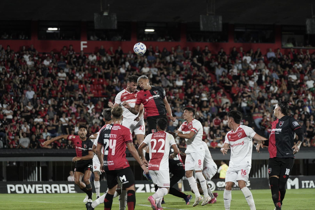 Newells y Argentinos Juniors igualan sin tantos en el Coloso.