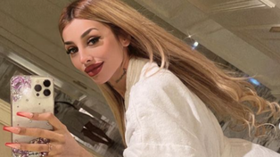 Tamara Báez se prueba el traje de cantante y lo celebra en las redes sociales.&nbsp;