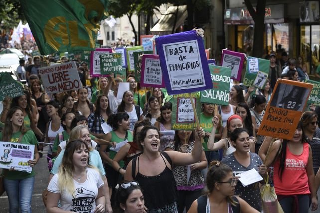 Una de las marchas que se hicieron en Rosario para pedir el cese de la violencia machista. 