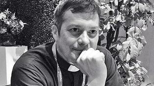 Un prelado argentino, a cargo de la prensa vaticana: Francisco es digital