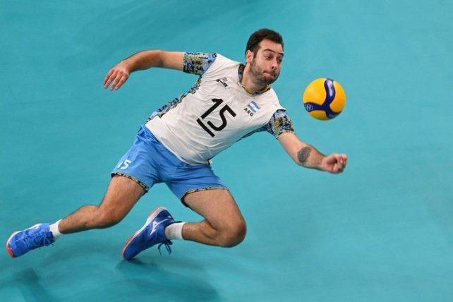 Luciano De Cecco, integrante del seleccionado de vóley y abanderado de la delegación argentina.