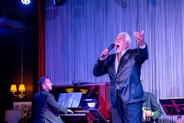 Raúl Lavié celebra sus 70 años con el tango en el teatro Broadway