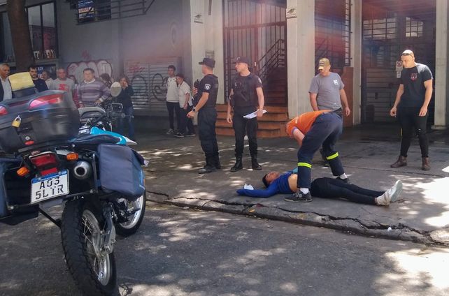 El joven herido en el incidente quedó inmóvil y fue trasladado en grave estado al Heca.