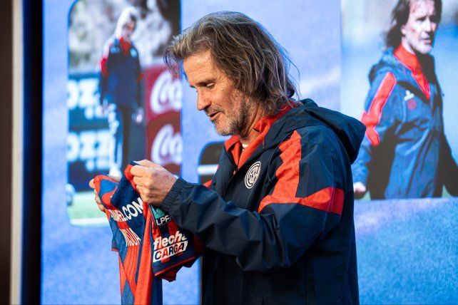 Rubén&nbsp; Insua fue presentado en San Lorenzo: El objetivo es entrar a los playoffs.