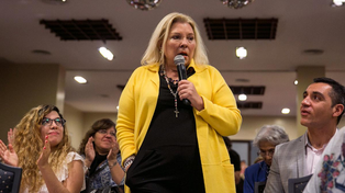 Carrió acusó de traición a la patria a los que votan a favor de facultades delegadas a Milei