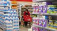 Ir al supermercado en la crisis: comprar poquito, sin marcas y la religión del descuento