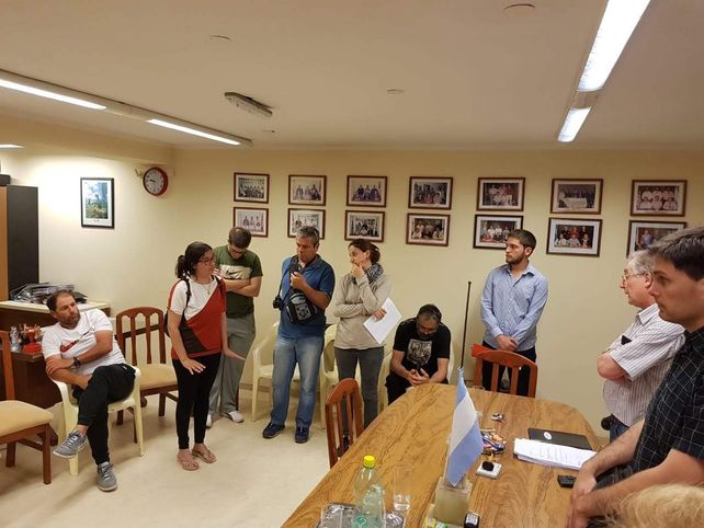 Luego de un intenso debate los concejales se declararon incompetentes y recomendaron a los padres de la niña