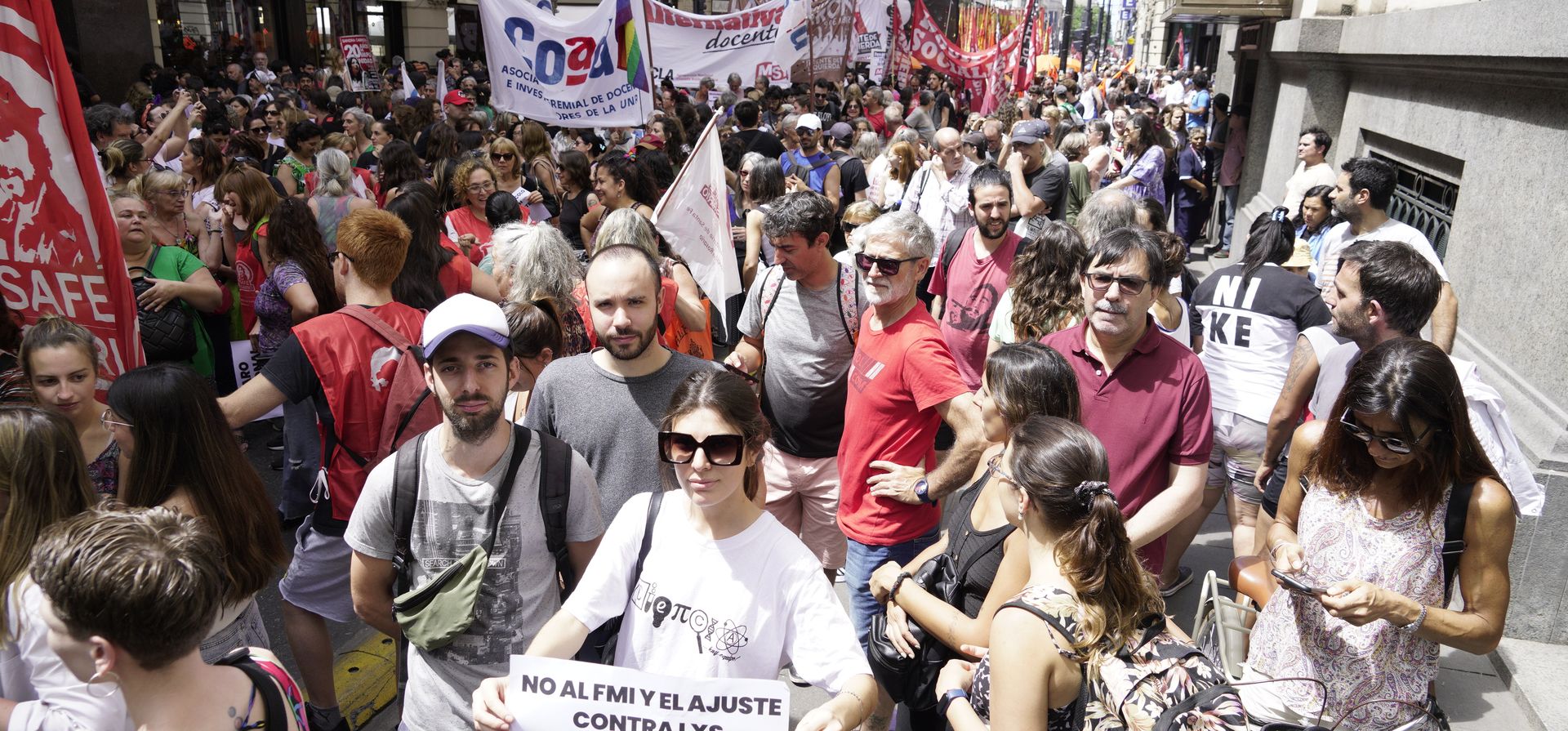 Un verano donde la política no se toma vacaciones
