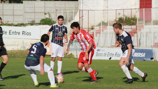 Universitario ganó y es puntero en la zona A