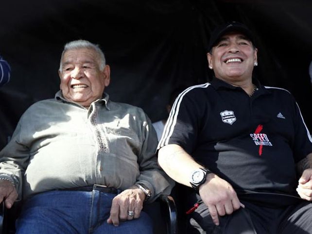 El padre de Maradona está en coma y Diego apuró su vuelta de Dubai
