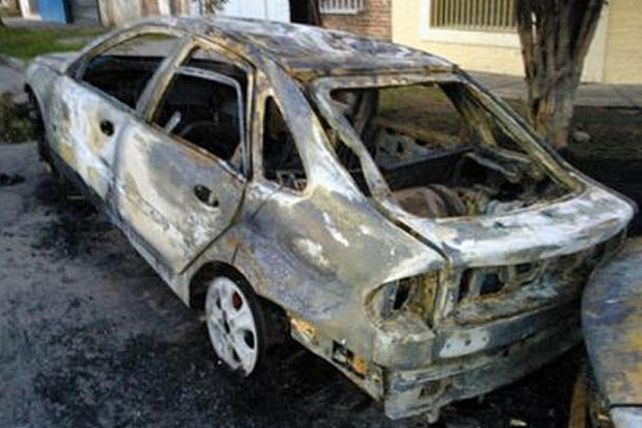 Le quemaron el auto a uno de los directivos de la Uocra Santa Fe