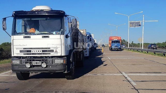 Camioneros de Santa Fe siguen con los cortes y anticipan desabastecimiento en las góndolas 