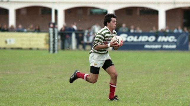 1997. Fradua lleva la pelota en una de sus primeras&nbsp; incursiones en la primera verdiblanca.&nbsp;