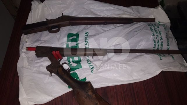 Pareja detenida con dos escopetas después de un cruento tiroteo