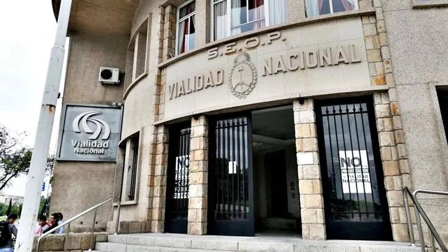La noticia del cierre de Vialidad Nacional no hizo más que acrecentar la incertidumbre sobre los responsables de actuar ante el deterioro extremo de las rutas nacionales.