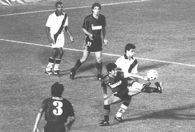 Maradona jugó su último partido para Newells enfrentando en un amistoso en Rosario al equipo carioca de Vasco da Gama.