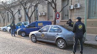 Siguen las detenciones a policías de Santa Fe por el cobro de coimas en rutas de la provincia.&nbsp;