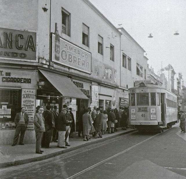 Los últimos tranvías. La línea 16 era una de las tantas que hacía parte de su recorrido por calle Santa Fe.