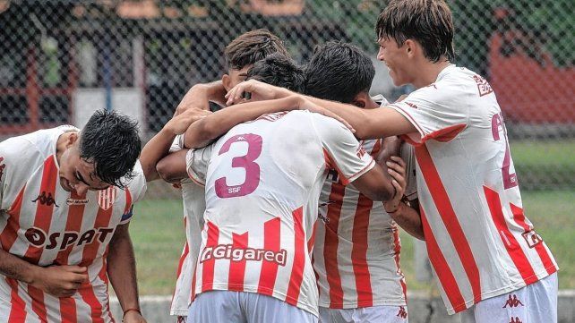 Unión se recuperó con un gran triunfo ante Barracas Central