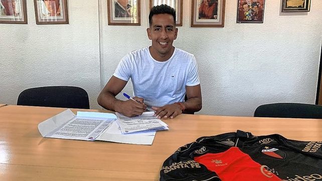 Matías Ibañez firmó contrato y es jugador de Colón