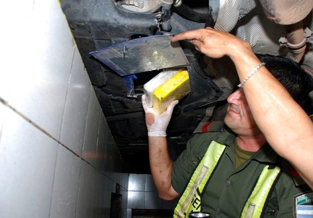 Secuestraron 32 kilos de cocaína ocultos en un auto y detuvieron a un ...