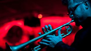 El destacado trompetista argentino Guillermo Calliero llega a Rosario para dar un show en formato cuarteto junto a músicos locales
