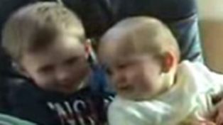 M&aacute;s de 66 millones de internautas vieron el tierno video de dos hermanitos brit&aacute;nicos