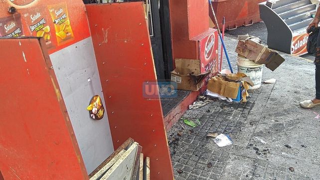 Paraná: se incendió por completo un quiosco en una esquina céntrica