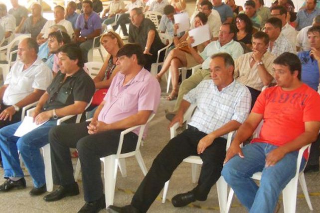 Municipales y Comunas: continúa la amenaza de paro si no hay bono