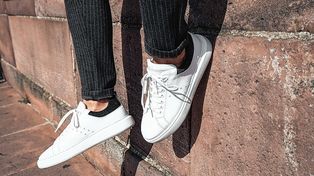 Zapatillas hombres: ¿cómo combinarlas para looks modernos?