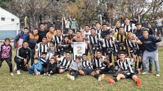 Nacional es el actual puntero del Torneo de Primera B Hugo Coronel que organiza la Liga Santafesina.