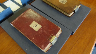 Devuelven dos cuadernos de Charles Darwin desaparecidos hace 20 años