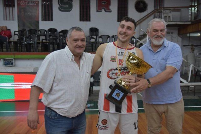 La copa en manos del capitán