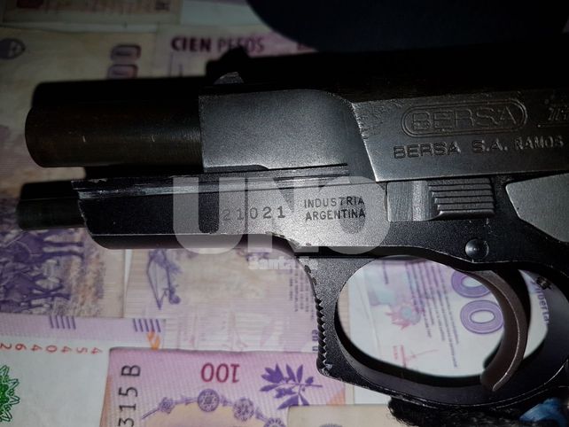 Venganza: cayeron cinco integrantes de una banda criminal con tres armas de guerra y dinero