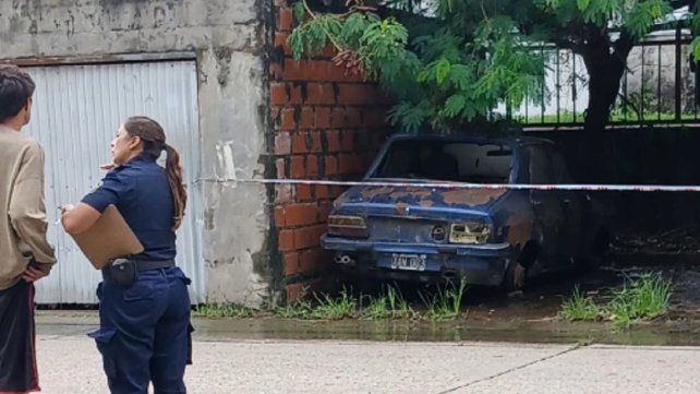 Hallaron un cadáver dentro de un auto en Paraná.