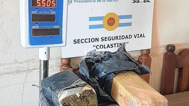 Gendarmería secuestró marihuana en un vehículo en la ruta nacional 168. Gendarmería secuestró marihuana en un vehículo en la ruta nacional 168.