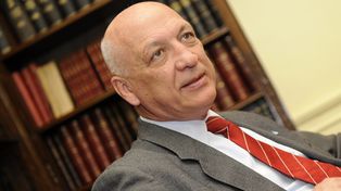 Bonfatti prometió convocar a paritarias a los gremios