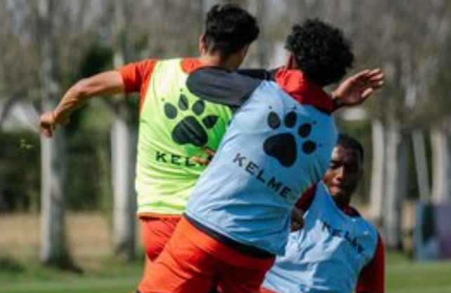 El plantel de Colón podría hacer fútbol este viernes de cara al duelo con Independiente.