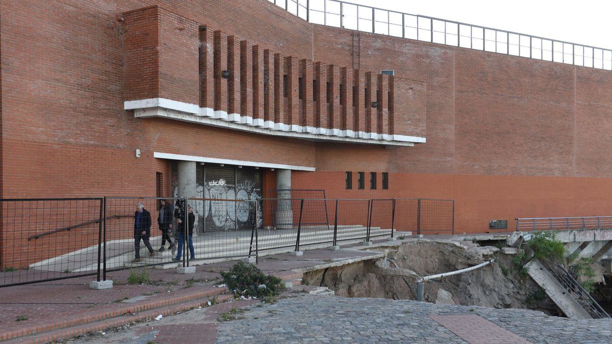 Part of Parque España collapsed again and the theater was closed