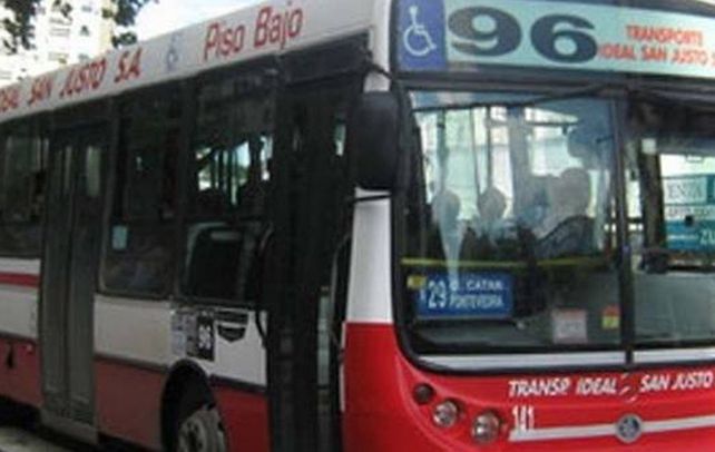 El coche de la tragedia. La chica de 17 años volvía de la escuela. Su novio creyó que se había desmayado y la llevó al hospital
