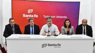 El ministro Cococcioni y otros funcionarios anunciaron la intervención de la Jefatura rosarina a raíz del fraude con combustibles.