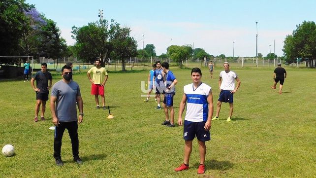 Banco Provincial de Santa Fe entrena con seriedad y compromiso en su predio ubicado en Aristóbulo del Valle al 10.000.