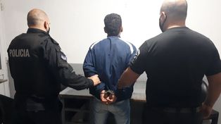 &nbsp;Víctor Hugo Gómez de 29 años fue aprehendido en horas del mediodía por ser el presunto autor con responsabilidad criminal en un robo por escalamiento.