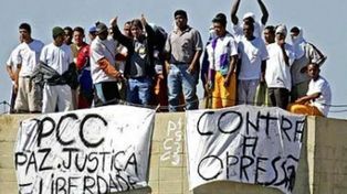 PCC es una organización surgida en Sao Paulo tras la masacre de Carandirú de 1992. Hoy manejan buena parte de las rutas de distribución de drogas desde el Cono Sur.
