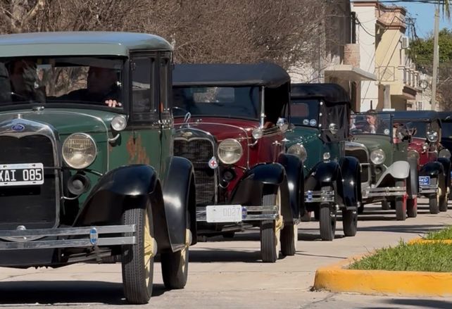 Los Ford A fabricados entre 1928 y 1931 transformaron la plaza principal de Villa Constitución en una exposición a cielo abierto.