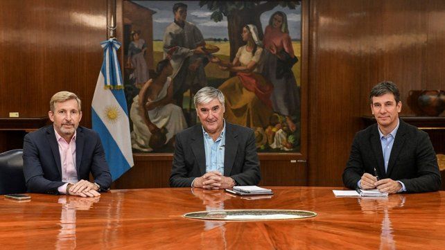 Rogelio Frigerio mantuvo una reunión de trabajo con Luis Caputo y otros funcionarios de la cartera de Economía.&nbsp;