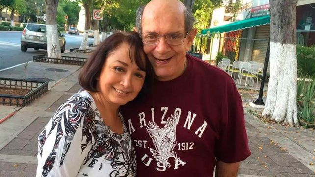 Mar&iacute;a Antonieta de las Nieves&nbsp;junto su marido fallecido