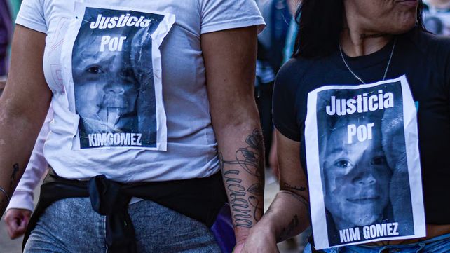 Familiares y vecinos velan a la niña Kim Gómez de 7 años víctima de dos delincuentes menores de edad