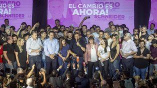 Con 99,25% de las mesas escrutadas, el dirigente de Juntos por el Cambio Leandro Zdero obtuvo el 46,18% seguido por Jorge Capitanich, con 41,65%