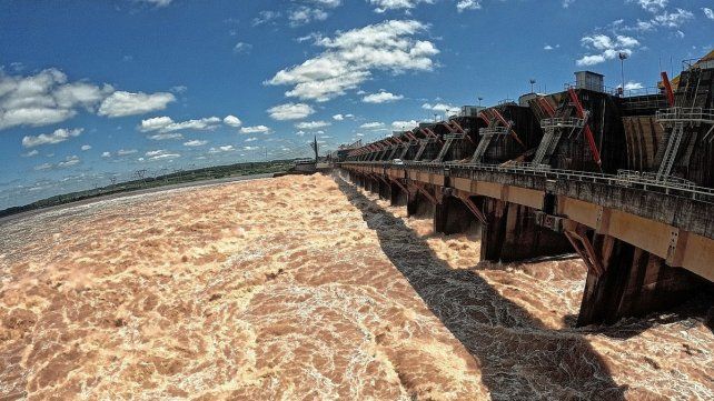 El caudal evacuado en la Represa Salto Grande variará entre 22.000 y 23.500 metros cúbicos por segundos.